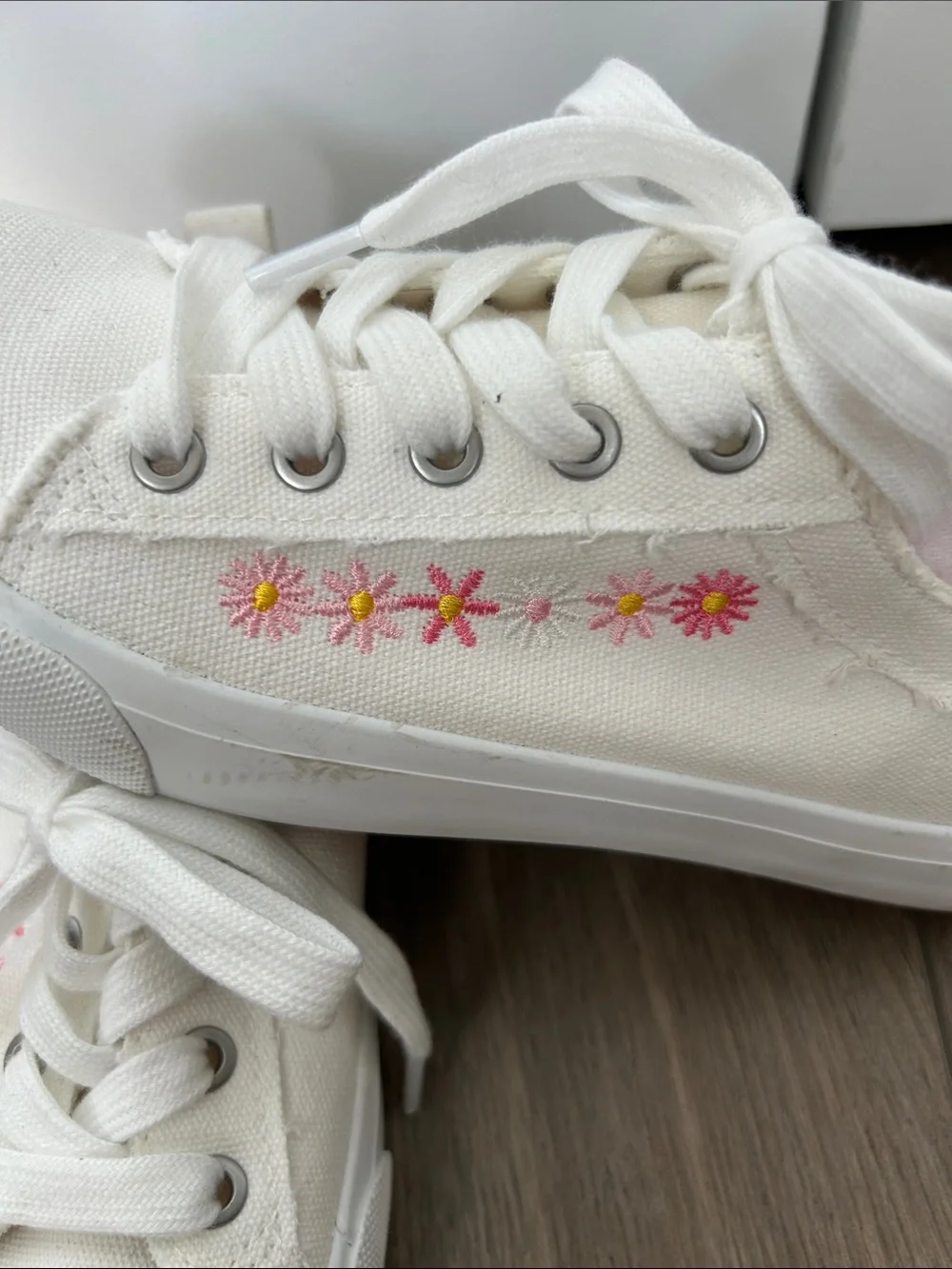 Tommy Bahama White Canvas Sneakers with Pink Insole and Floral Detail